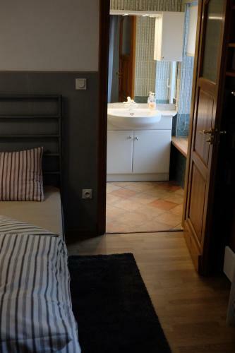 Hostal Academus - Cafe/pub & Guest House