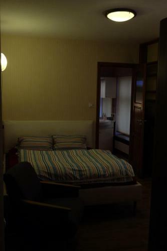 Hostal Academus - Cafe/pub & Guest House