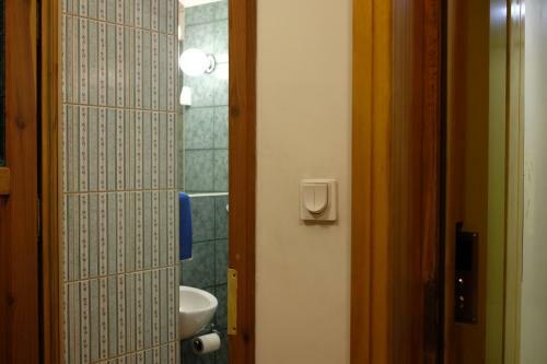 Hostal Academus - Cafe/pub & Guest House
