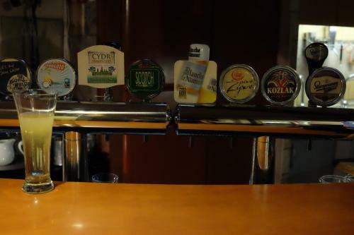 Hostal Academus - Cafe/pub & Guest House