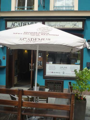 Hostal Academus - Cafe/pub & Guest House