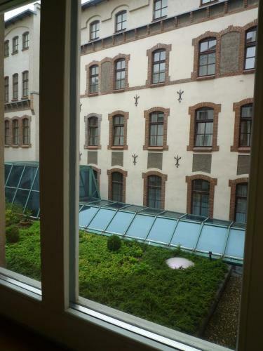 Hostal Academus - Cafe/pub & Guest House