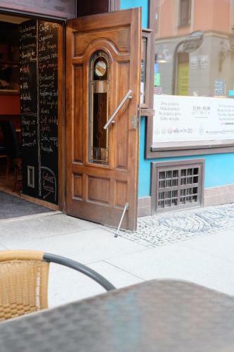Hostal Academus - Cafe/pub & Guest House