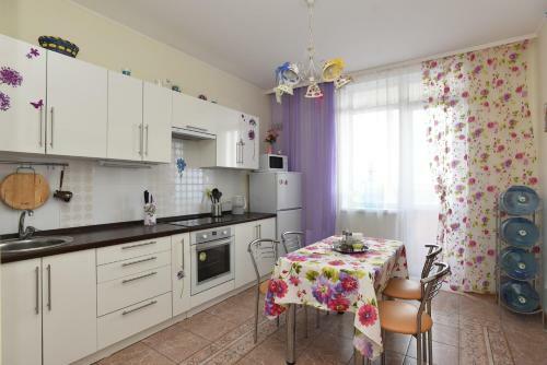 Apartment Domashny Uyut Na Malysheva 4b