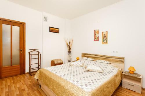 Apartment Domashny Uyut Na Malysheva 4b