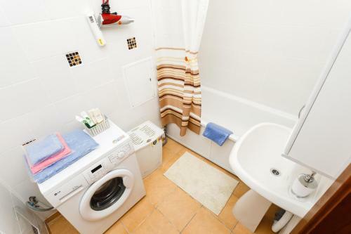 Apartment Domashny Uyut Na Malysheva 4b