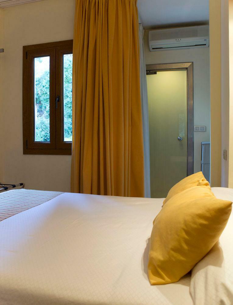 Hotel Puerta De Las Granadas