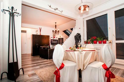 Apartment Black Red White