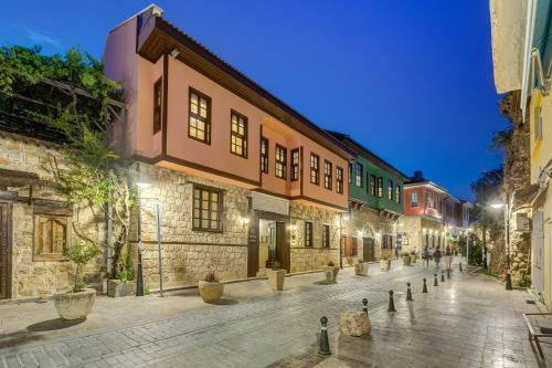 Kaucuk Hotel