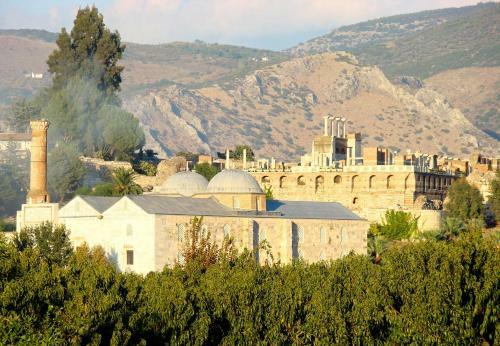 Hostal Homeros Pension & Guesthouse
