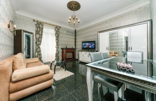 Luxrent Apartments On Lva Tolstogo