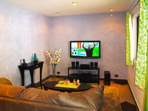 Villa Thoga Vacation Rentals & Tours