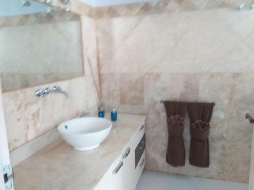Villa Thoga Vacation Rentals & Tours