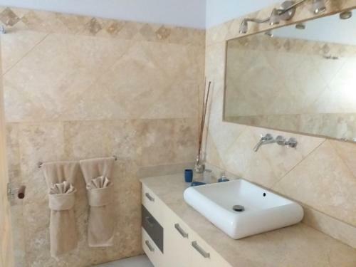 Villa Thoga Vacation Rentals & Tours