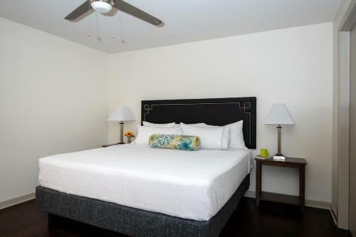 Elm Street Apartment By Stay Alfred