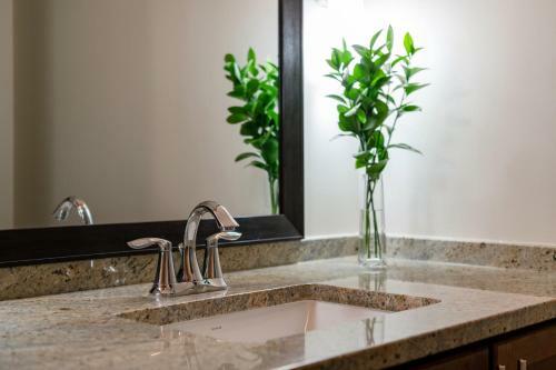 Elm Street Apartment By Stay Alfred
