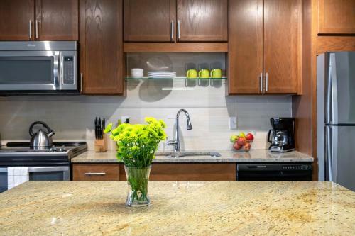 Elm Street Apartment By Stay Alfred