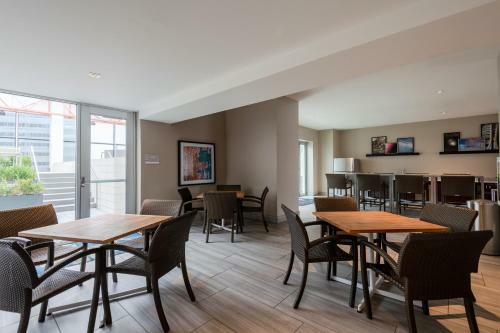 Elm Street Apartment By Stay Alfred