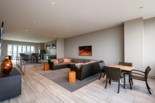 Elm Street Apartment By Stay Alfred
