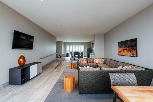 Elm Street Apartment By Stay Alfred