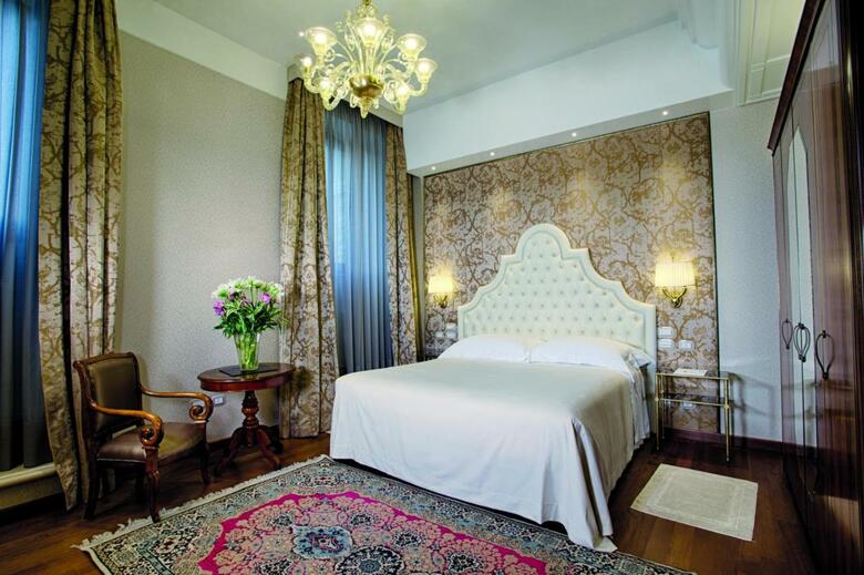 Hotel Santa Chiara & Residenza Parisi