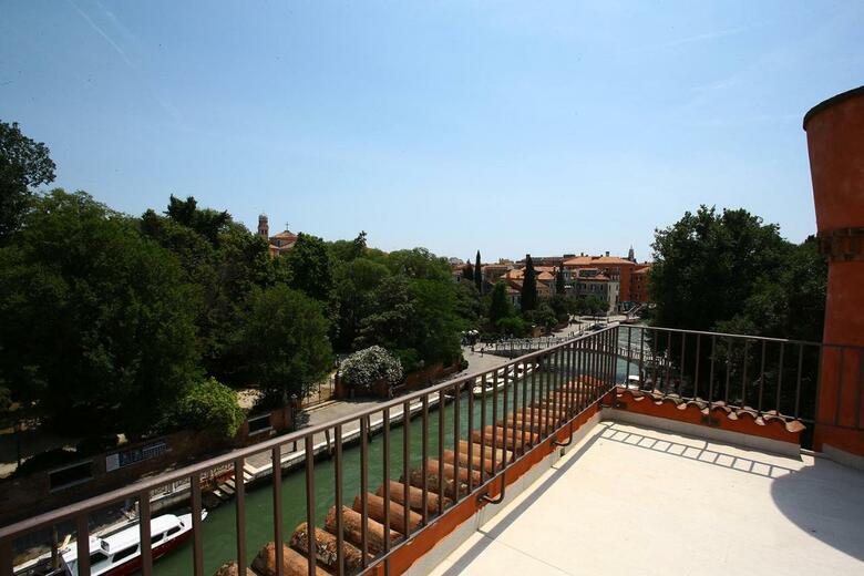 Hotel Santa Chiara & Residenza Parisi