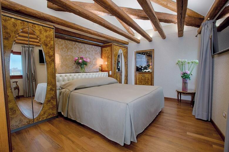 Hotel Santa Chiara & Residenza Parisi