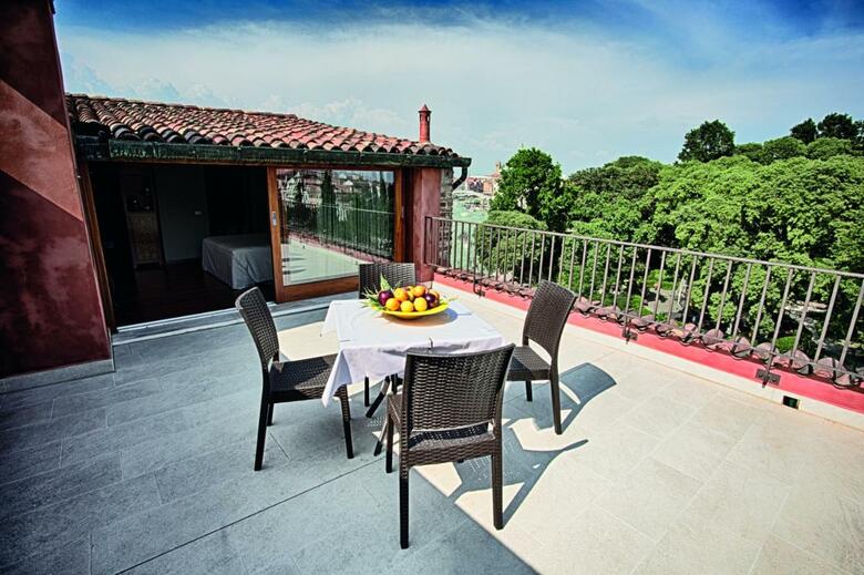 Hotel Santa Chiara & Residenza Parisi
