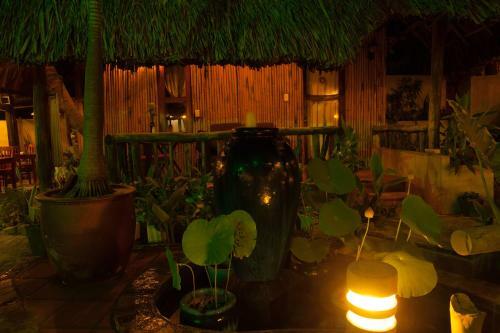 Hotel Joe's Cafe & Garden Resort