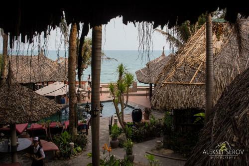 Hotel Joe's Cafe & Garden Resort