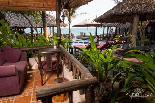 Hotel Joe's Cafe & Garden Resort