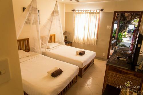 Hotel Joe's Cafe & Garden Resort
