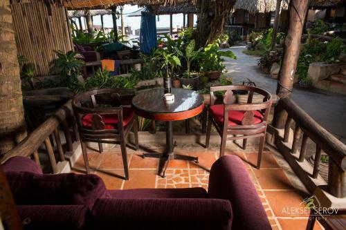 Hotel Joe's Cafe & Garden Resort