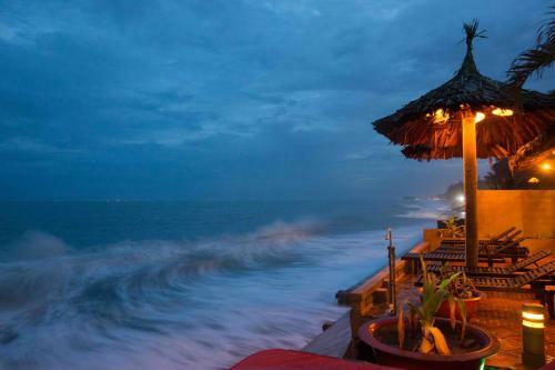 Hotel Joe's Cafe & Garden Resort