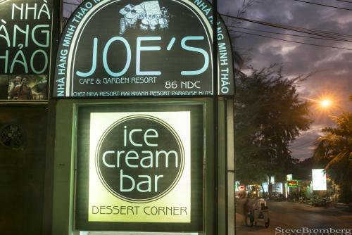 Hotel Joe's Cafe & Garden Resort