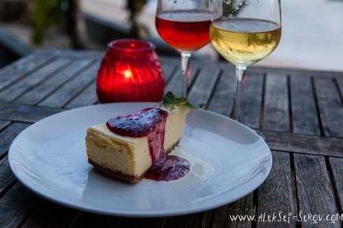 Hotel Joe's Cafe & Garden Resort