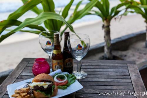 Hotel Joe's Cafe & Garden Resort