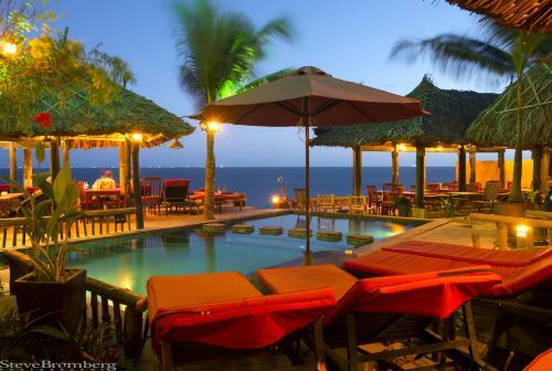 Hotel Joe's Cafe & Garden Resort