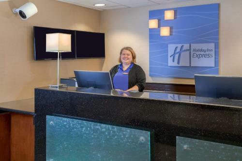 Holiday Inn Express Hotel & Suites Canton