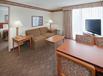 Holiday Inn Hotel & Suites Des