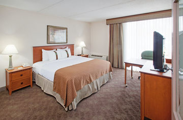 Holiday Inn Hotel & Suites Des