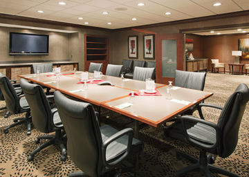 Holiday Inn Hotel & Suites Des