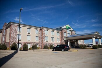 Holiday Inn Express Hotel & Suites Mountain Home