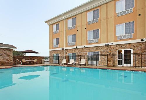 Holiday Inn Express Hotel & Suites Carthage