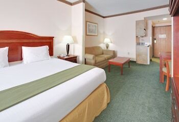 Holiday Inn Express Hotel & Suites Cleveland