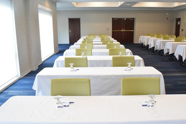 Holiday Inn Express Hotel & Suites Rochester Webster