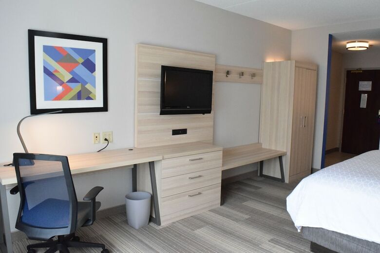 Holiday Inn Express Hotel & Suites Rochester Webster