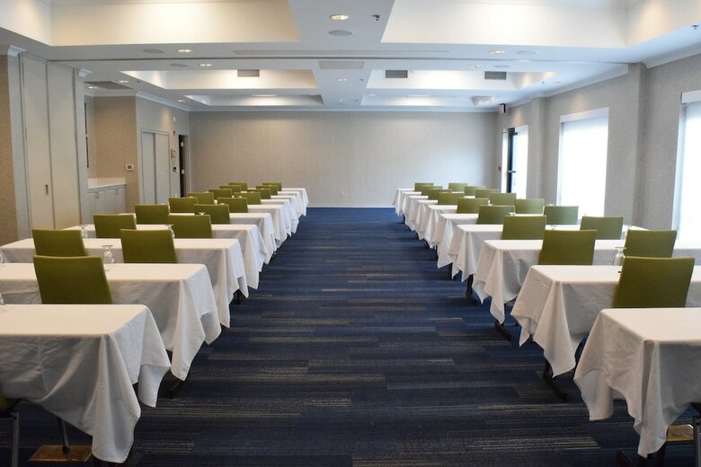 Holiday Inn Express Hotel & Suites Rochester Webster
