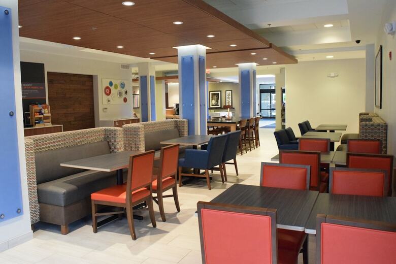 Holiday Inn Express Hotel & Suites Rochester Webster