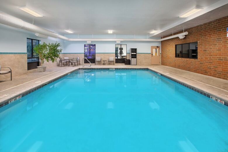 Holiday Inn Express Hotel & Suites Kent State University